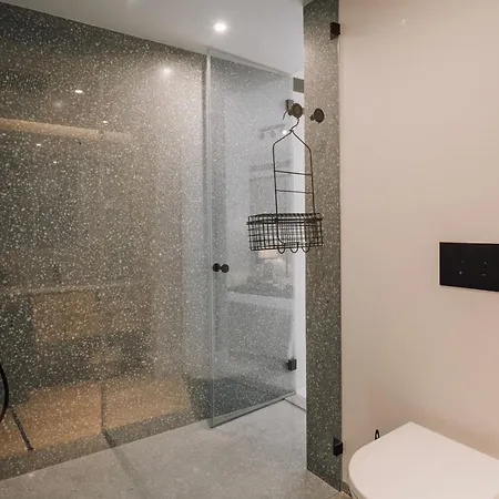 Lucien - 1 Bedroom And Balcony In Santo Antonio アパート *